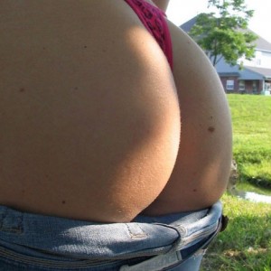 Heidi pulls off her jeans to show off her round ass